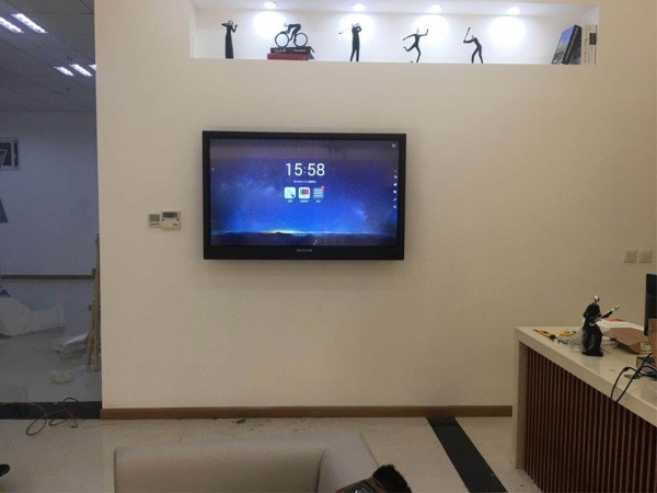 一汽大众成都龙泉分公司使用MAXHUB洽谈客户：增强客户体验，提高成交