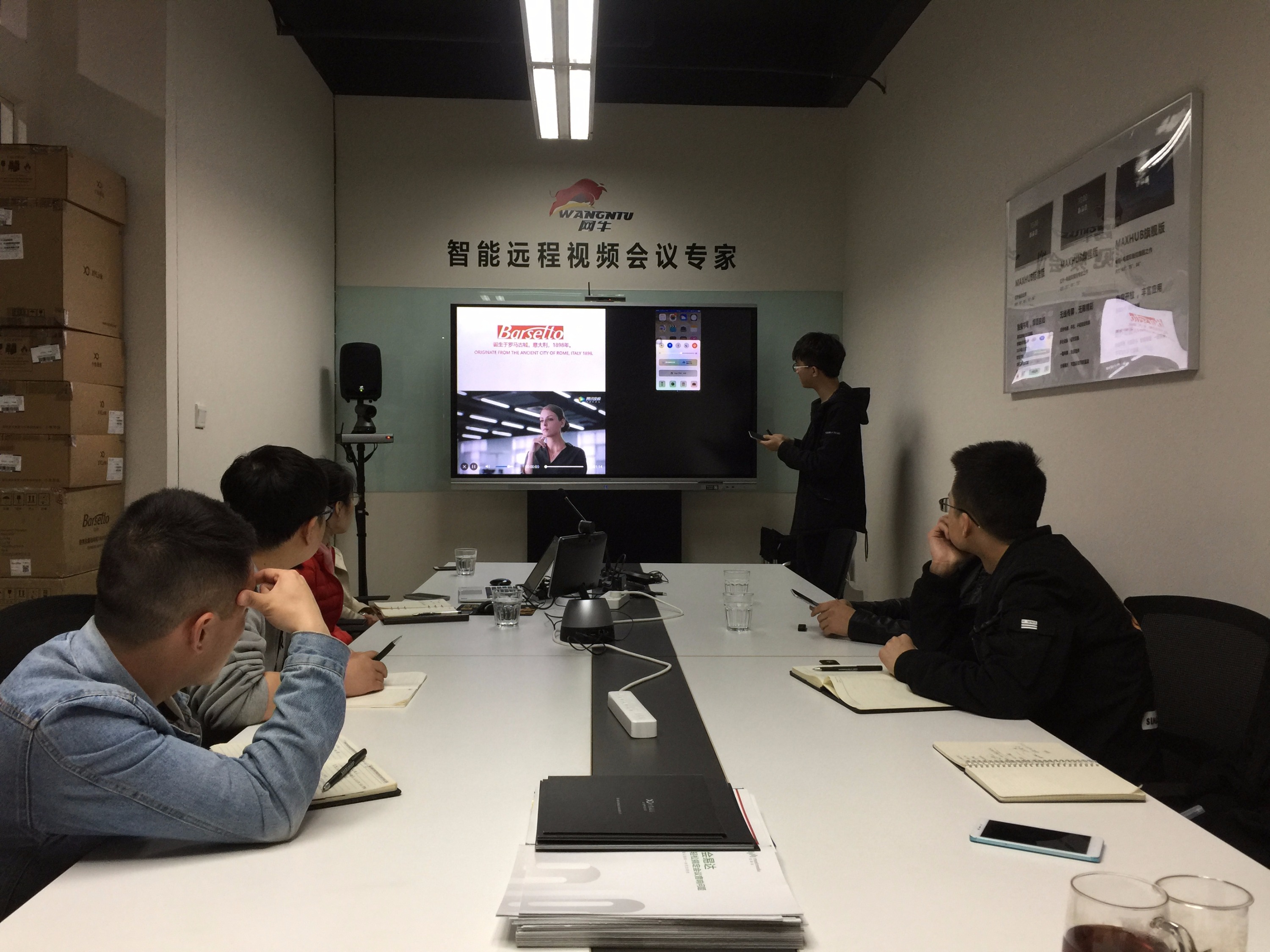 部署简单到只需要一根电源线的智能会议室，你见过吗？