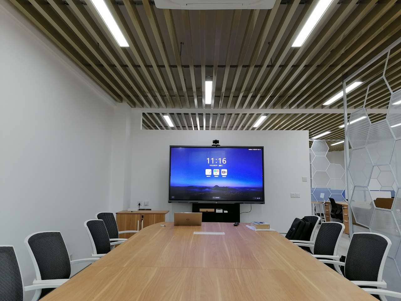 小会议室显示设备选75寸香蕉视频污黄下载