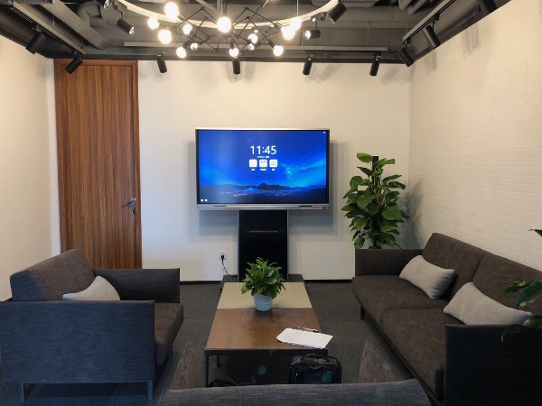 老板，你的洽谈室、接待厅需要一台MAXHUB智能交互屏